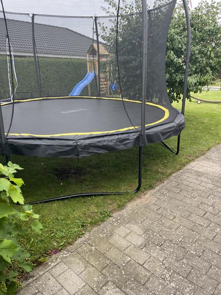 Nedgravning af trampolin