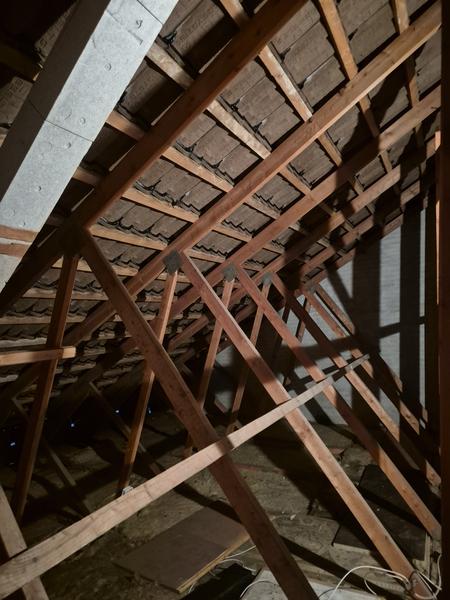 Efterisolering og understrygning af loftrum