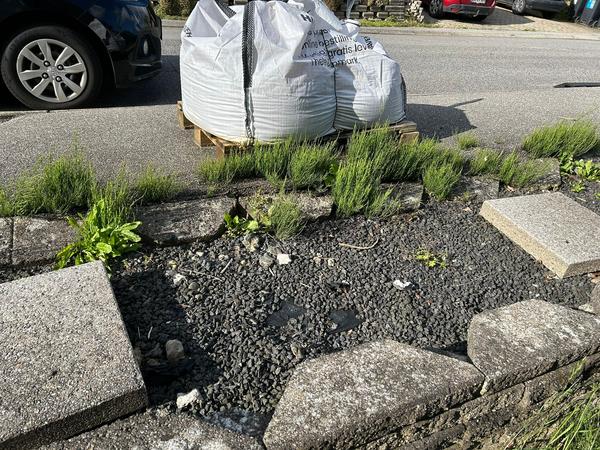 Udbedring af vandproblem foran hus