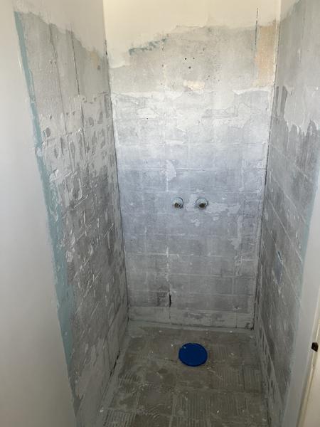 Lægning af fliser på badeværelse