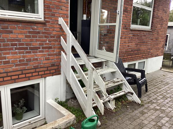 Træterrasse med trappe