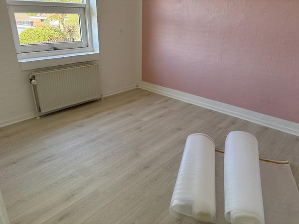 Maling af fodlister og dørkarme