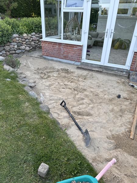 Lægning af fliseterrasse
