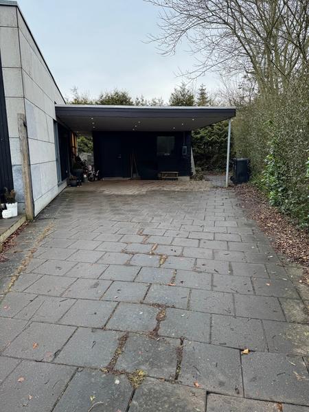 Anlæg af terasse og justering af indkørsel