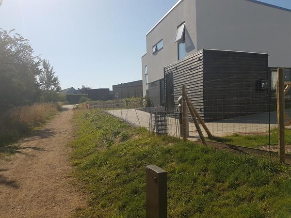 Lægning af træterrasse og opsætte af hegn