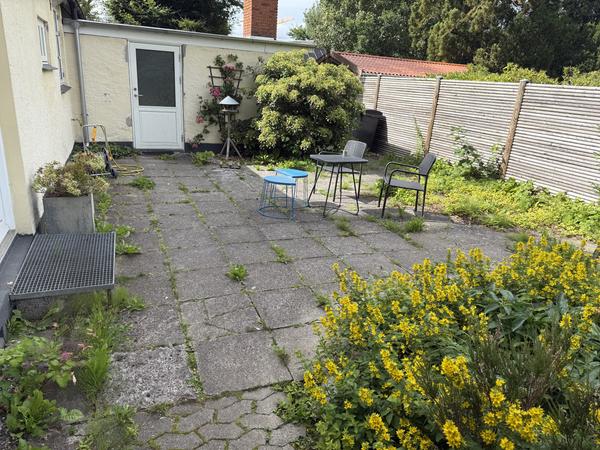 Etablering af fliseterrasse med betonfliser