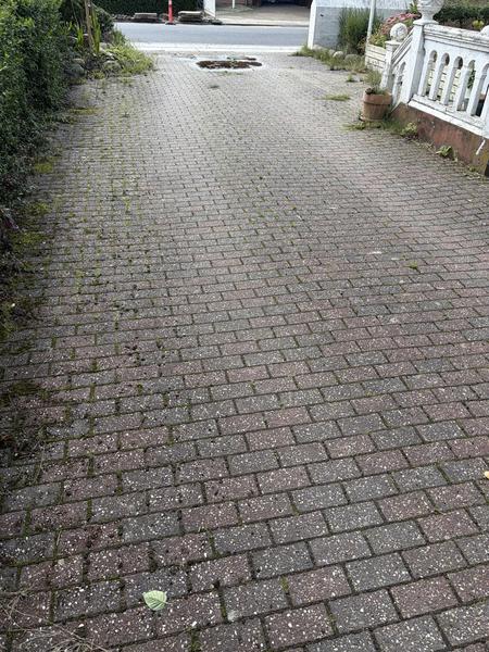 Omlægning af indkørsel og gård