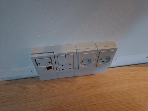 Indfræsning af stikkontakter i væg m.m