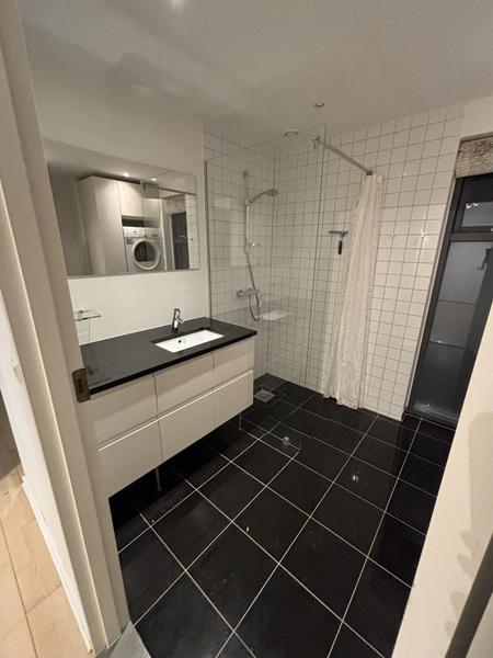 Lægning af fliser på badeværelse