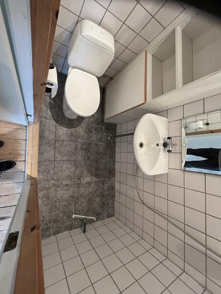 Lægning af microcement på badeværelse