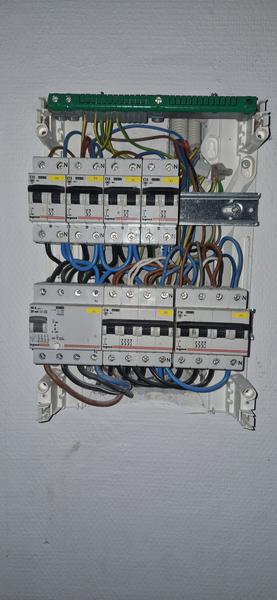 Installation af gruppeafbryder og jordforbindelse