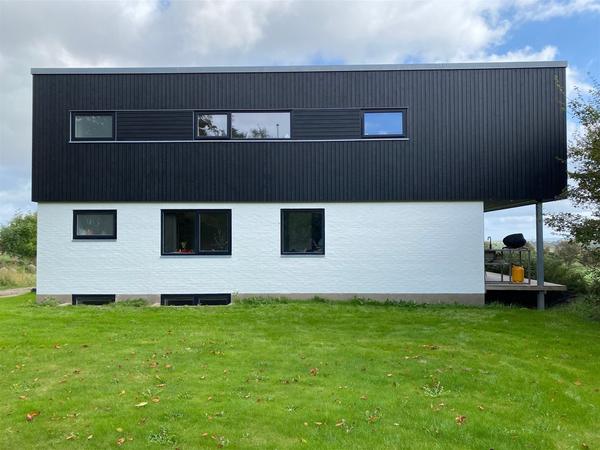 Maling af træværk på facade