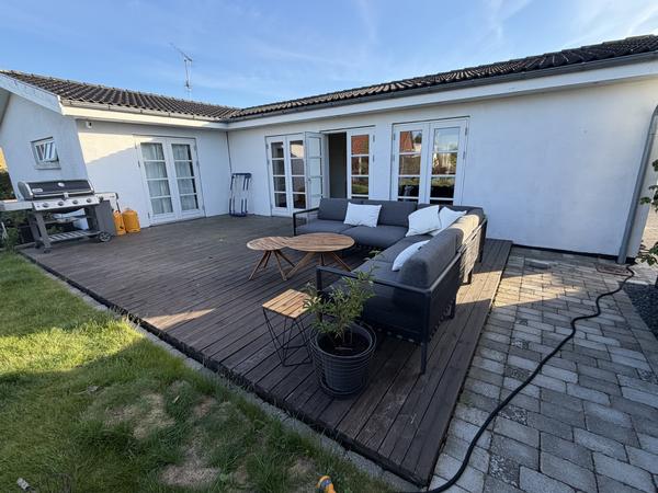 Udskiftning af træterrasse med trykimp.