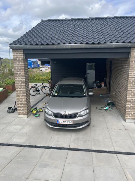 Cykelskur påbygget eksisterende carport