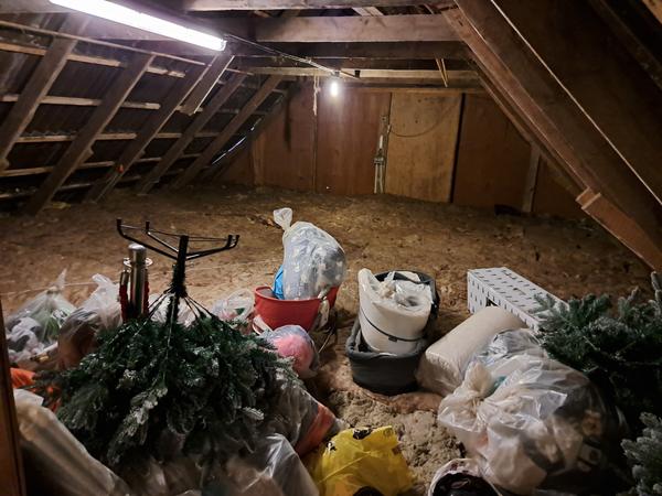 Isolering af loft med papir (80 m²)