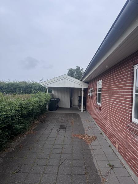 Ny carport med og skur med hardyplank og tagpap