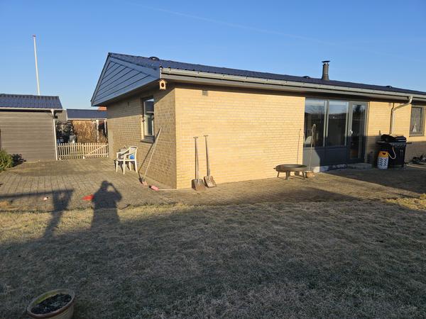 Flisbelægning af terrasse og indkørsel