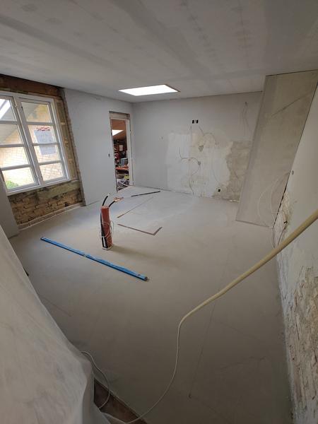 Udlægning af PU-gulv (15 m²)