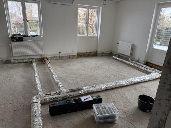 Nivellering af betongulv til gulvvarme