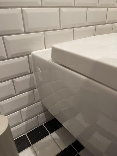 Udskiftning af væghængt toilet