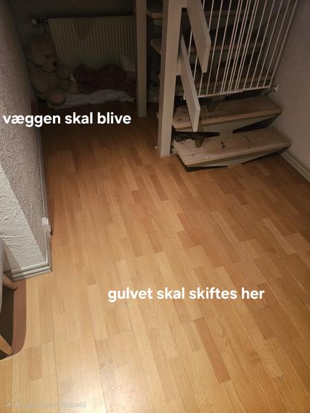 Nedtagning af gipsvæg og udskiftning af gulv mm