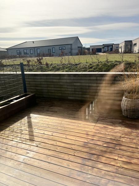 Opfyldning med cement i støttemur