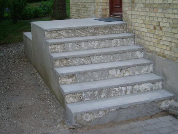 Reparation af granittrappe og kælderskakt