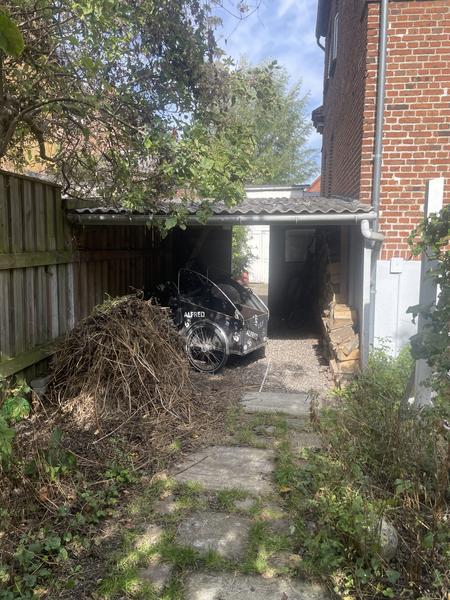 Fjernelse af asbesttagplader på skur