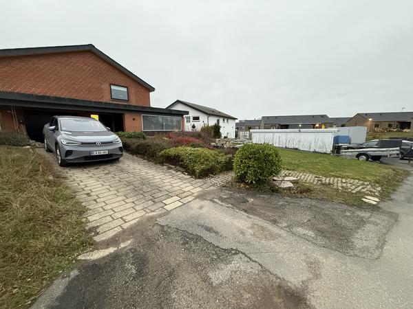 Lægning af fliser i indkørsel