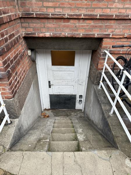 Udskiftning af vinduer og kælderdøre