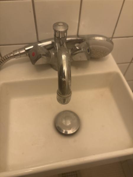 Udskiftning af blandingsbatteri