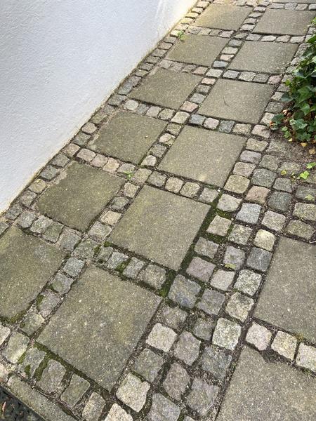 Udskiftning af belægning og etablering af afløb