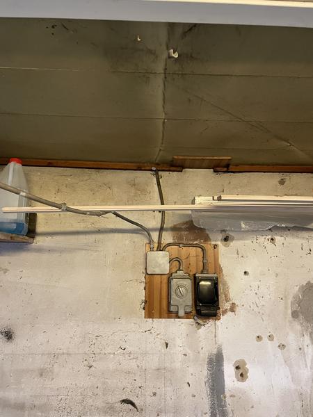 El-tjek af strøm i garage