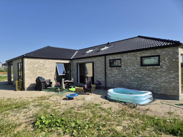Træterrasse ved husmur