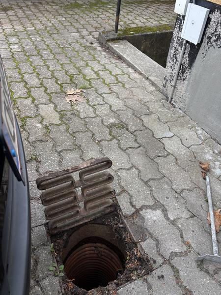 Sænkning af gulvafløb og omlægning af regnvandsled