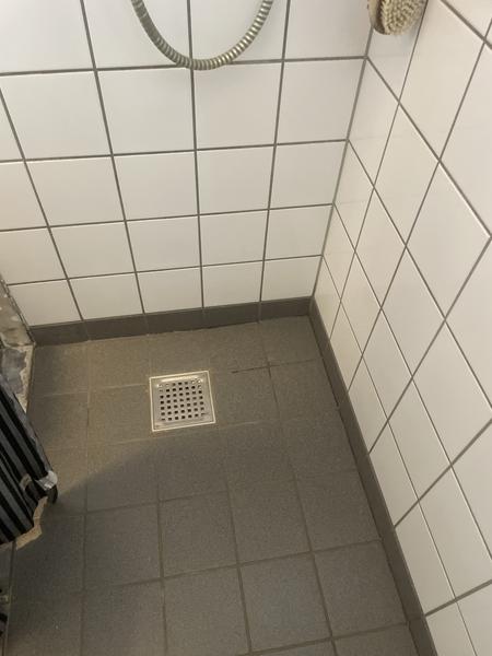 Mikrocement på flisegulv og kant
