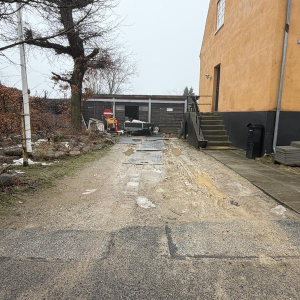 Lægning af fliser til indkørsel