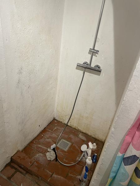 Vådrumsikring og opsætning af klinker i bruseniche