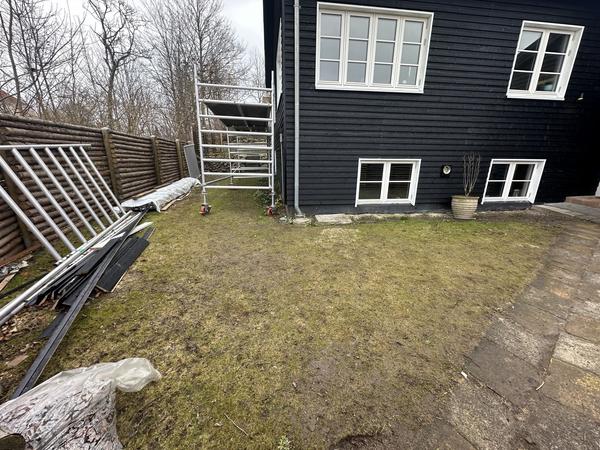 Anlæg af fliser i forhave