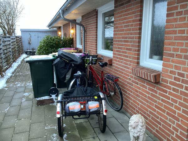 Etablering af vedligeholdelsesfrit cykelskur
