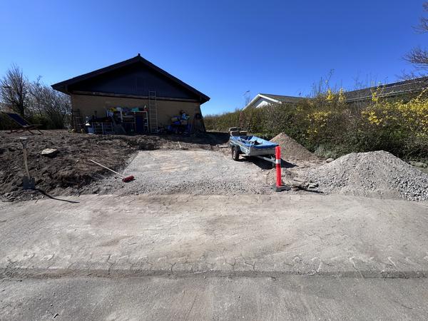 Etablering af sti, indkørsel m. kantsætning