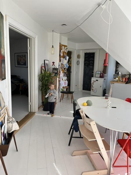 Gulvarbejde og isætning af dør