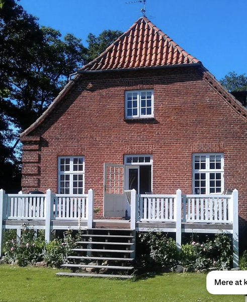 Hævet terrasse i thermowood med trappe