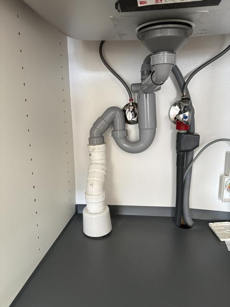 Flytning af afløb og installation af Quooker