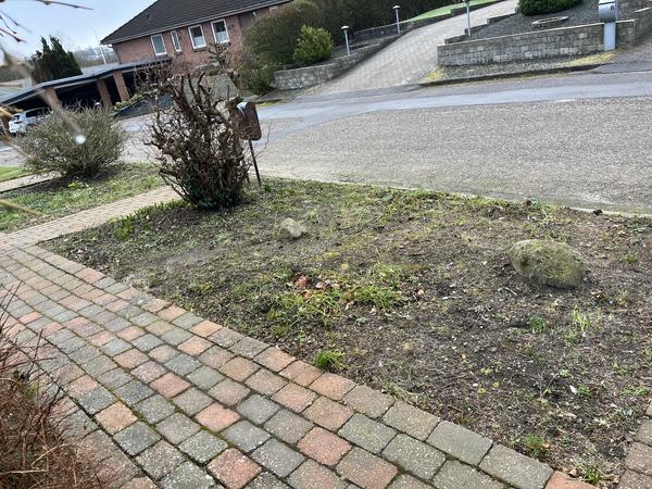 Belægning af forhave med natursten