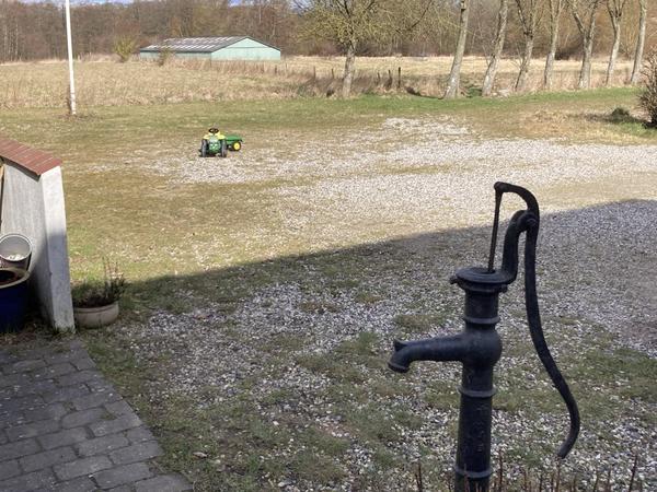 Lægning af fliser i gårdsplads