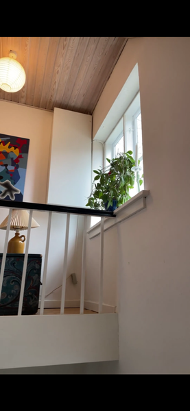 Spartel og filt af væg og loft