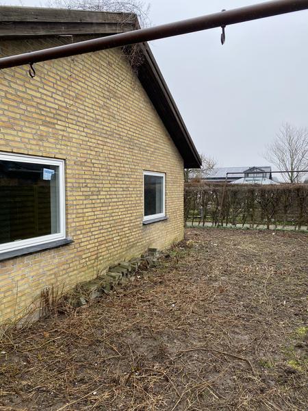 Etablering af indkørsel og græsplæne