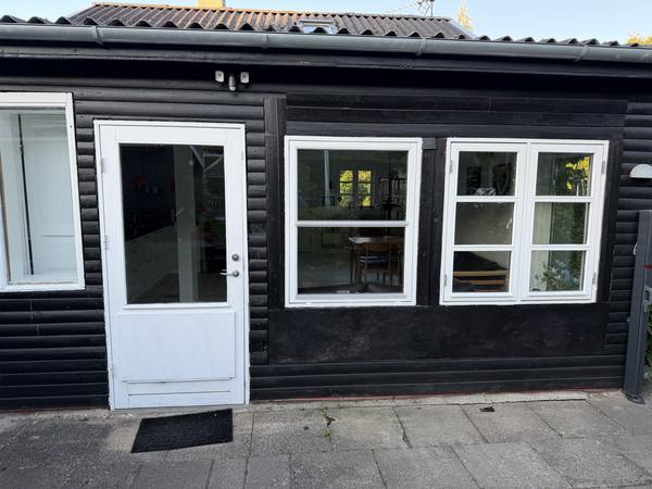 Etablering af vinduesparti i træhus