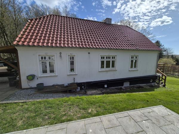 Sandblæsning, netpuds og maling af facade